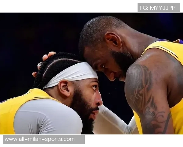 浓眉带病坚持比赛期间两次呕吐全力以赴助球队争胜 浓眉带病坚持比赛期间两次呕吐全力以赴助球队争胜